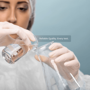ecofilter_LP_hero_laboratory_operator_3